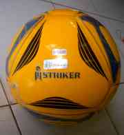 bola futsal kuning