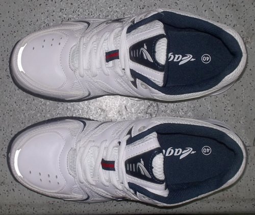 sepatu tenis