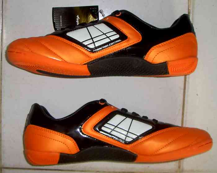 sepatu futsal original murah oren