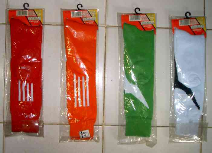 kaos kaki bola merah putih oren hijau