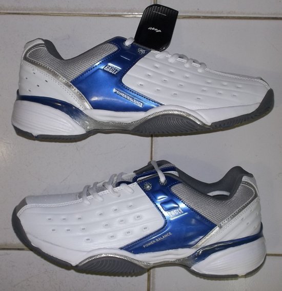 sepatu tenis
